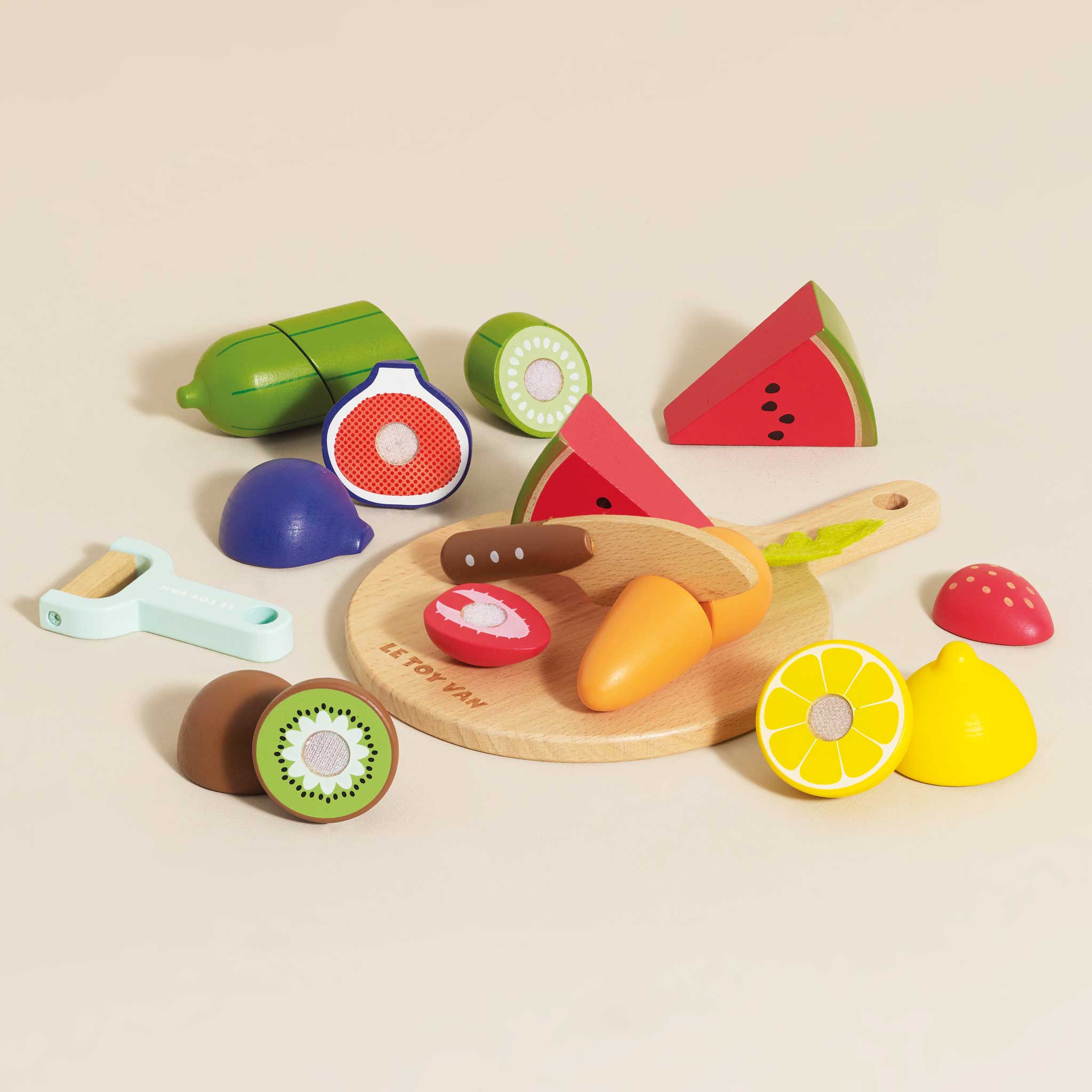 Wooden Chopping Board & Sliceable Play Food - Image 2